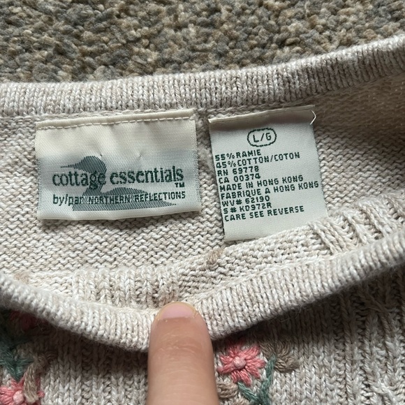 Vintage Cottage Essentials by Northern Reflections Embroidered Sweater (L) - Picture 3 of 4